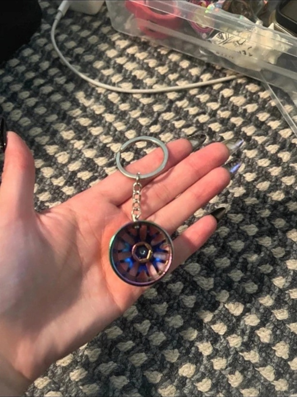 Multicolor Round Car Rim Pendant Keychain - Picture 3 of 3